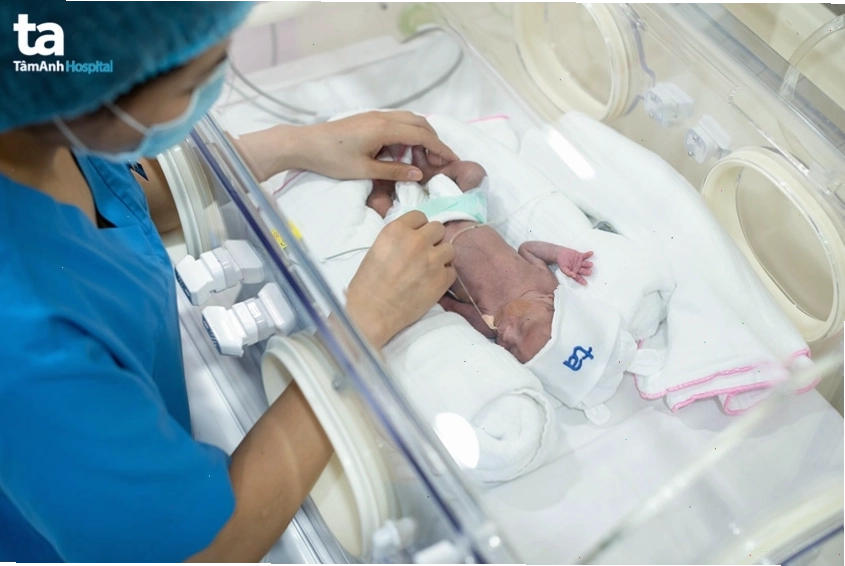 Trẻ sinh non cần được bổ sung sữa công thức theo chỉ định