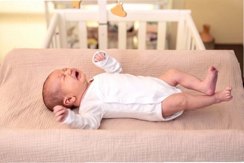 Trẻ sơ sinh giật mình là phản ứng sinh lý do hệ thần kinh chưa phát triển