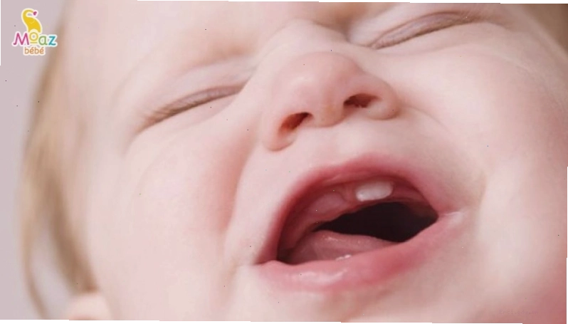 Trẻ vừa bú vừa ngủ có thể bị đầy hơi, khó tiêu