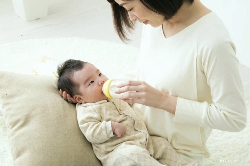 Vệ sinh răng miệng cho bé sau khi bú là rất quan trọng