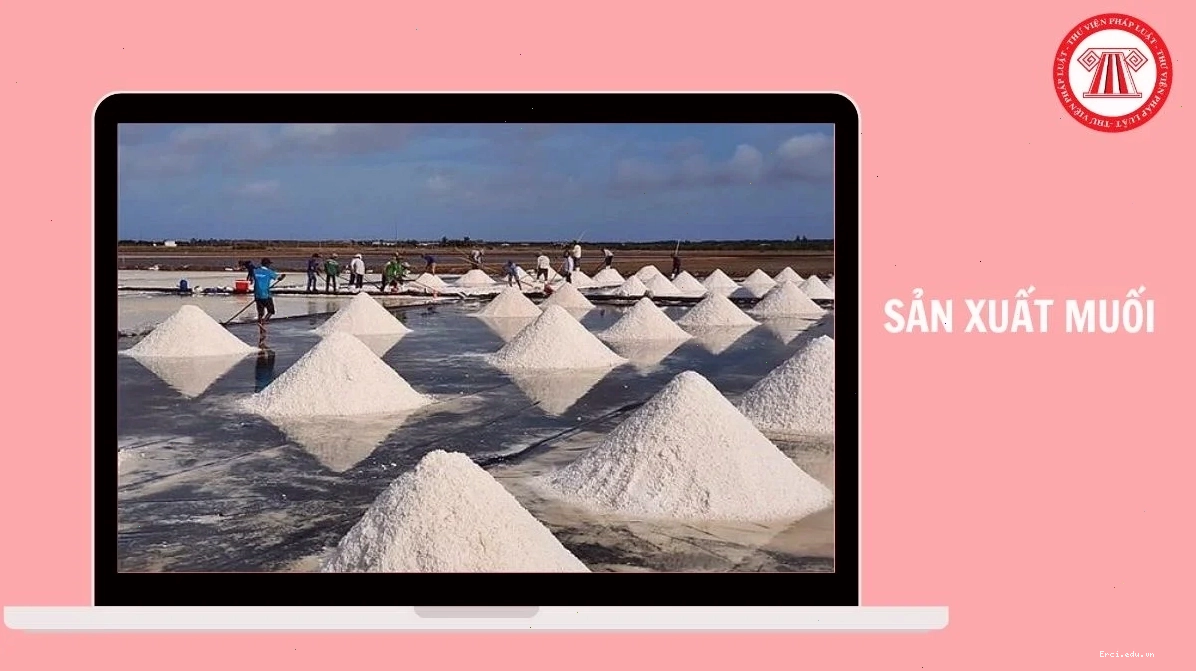 Xe ô tô di chuyển qua trạm thu phí ETC sử dụng thẻ Epass
