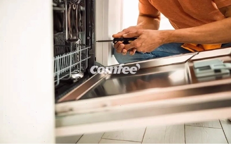 Kiểm tra hệ thống bơm nước của máy rửa bát định kỳ