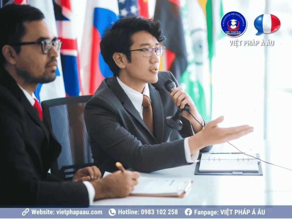 Sinh viên trao đổi kinh nghiệm du học pháp ngành quản lý kinh doanh quốc tế