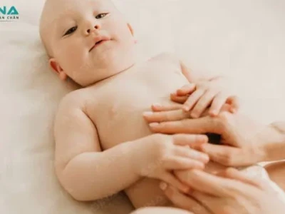 Mẹo dân gian chữa đầy hơi cho trẻ sơ sinh an toàn và hiệu quả tại nhà