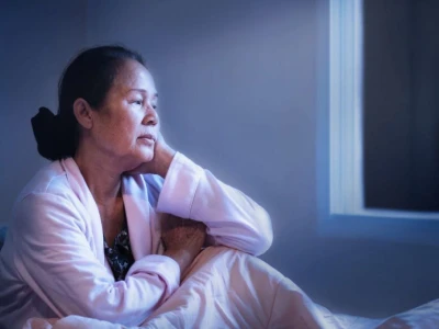 Tác hại khôn lường khi thức khuya xem điện thoại