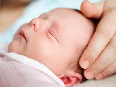 Trẻ Sơ Sinh Bị Méo Đầu Lớn Có Hết Không? Chuyên Gia Giải Đáp Chi Tiết